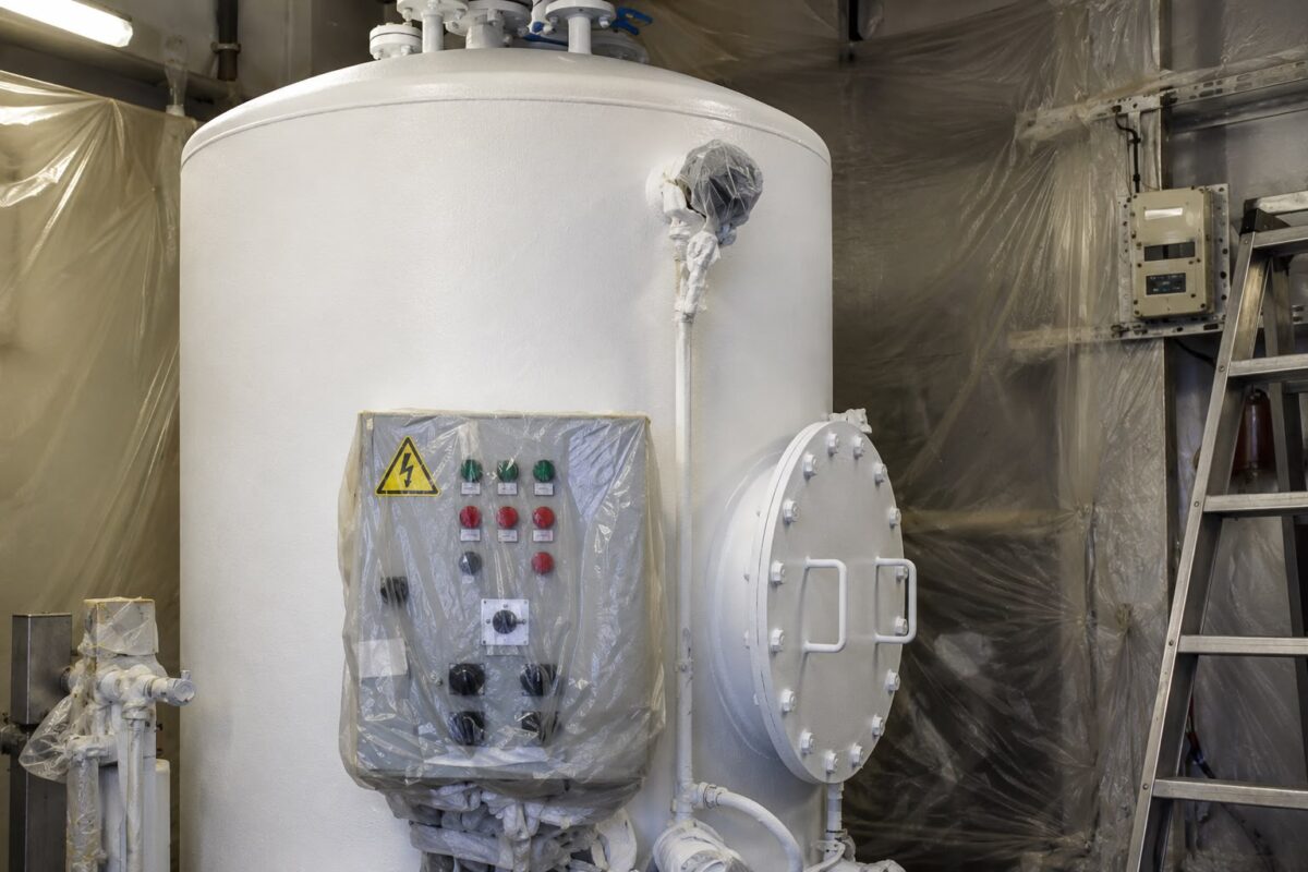 Applicazione temp coat 101 su un serbatoio industriale